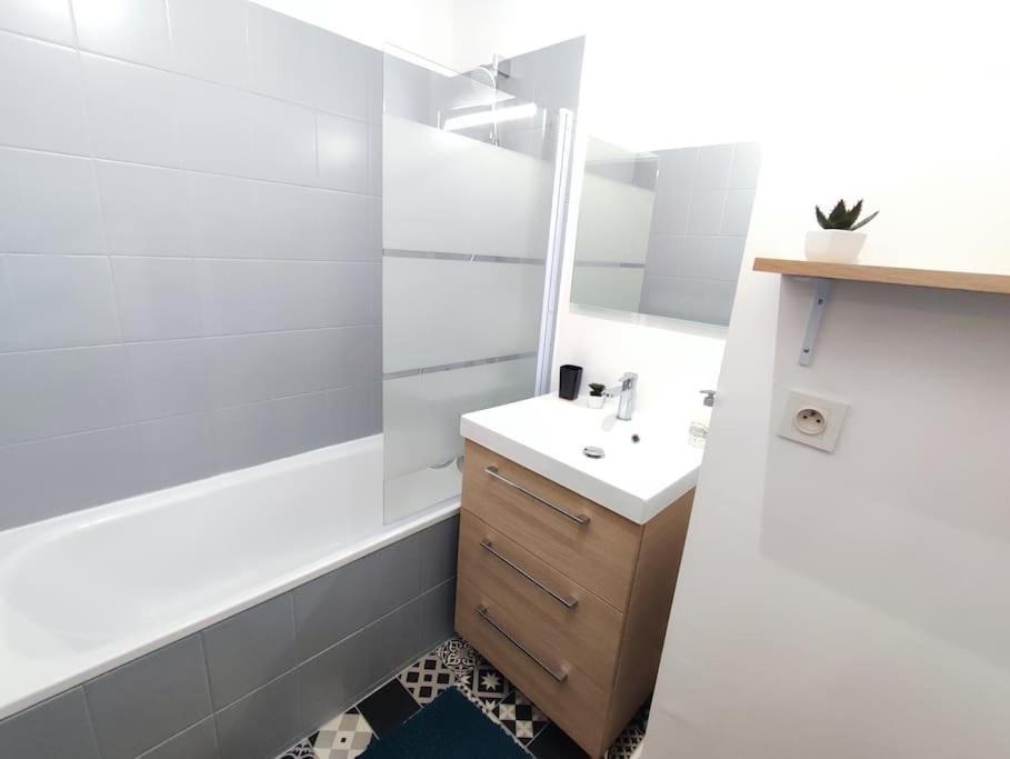 Apartamento Le Ouistiti - 50 M De La Gare - Parking Prive Tours Exterior foto